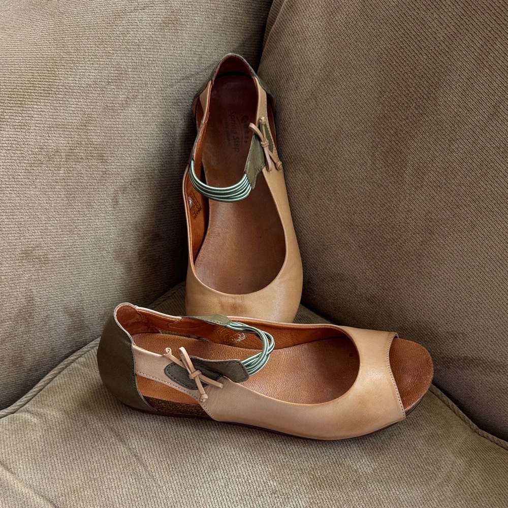 Spring Step Tan and Green Flats